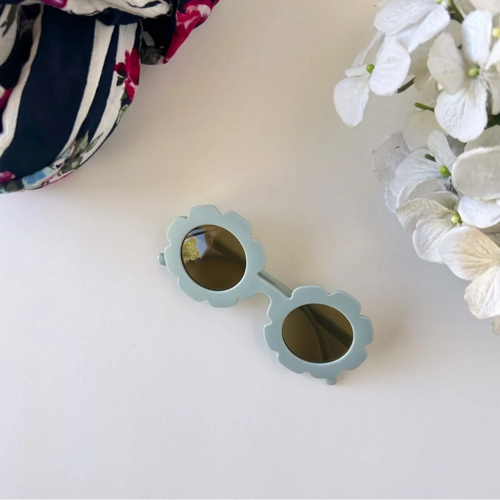 3/$20 NWT Kids Retro Sunnies